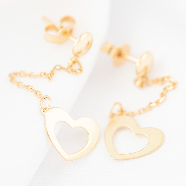 Aretes diseño especial con colgantes motivo corazón en oro amarillo 14 kilates.