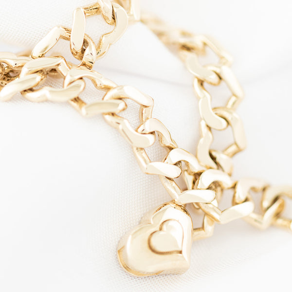 Pulsera eslabón encontrado motivo corazón en oro amarillo 14 kilates.