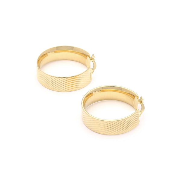 Arracadas acanaladas en oro amarillo 14 kilates.