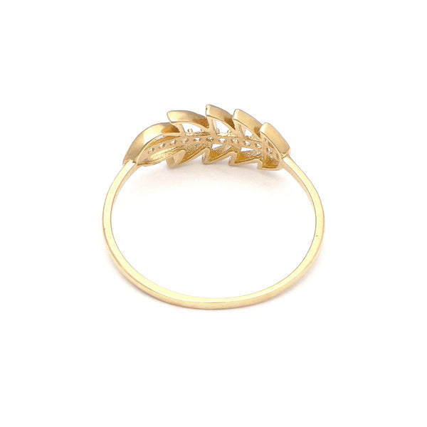 Anillo calado con circonias motivo hoja en oro amarillo 14 kilates.