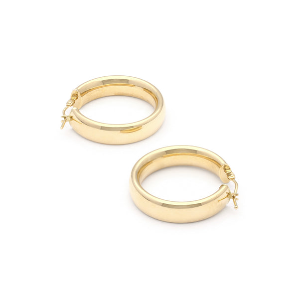 Arracadas huecas en oro amarillo 14 kilates.