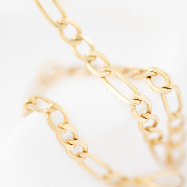 Pulsera de tres eslabones por uno en oro amarillo 14 kilates.