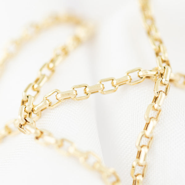 Collar eslabón cruzado en oro amarillo 14 kilates.