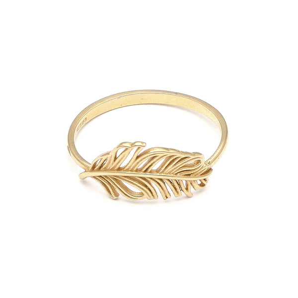 Anillo calado motivo hoja en oro amarillo 14 kilates.