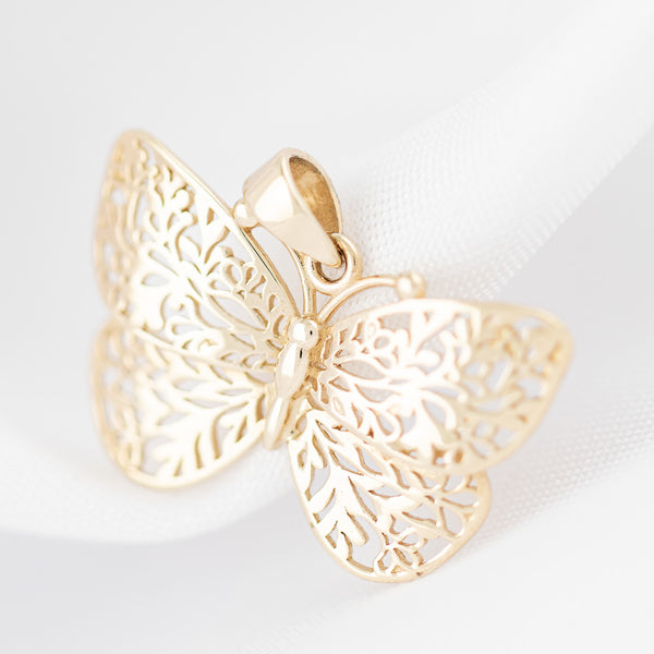 Dije calado motivo mariposa en oro amarillo 14 kilates.