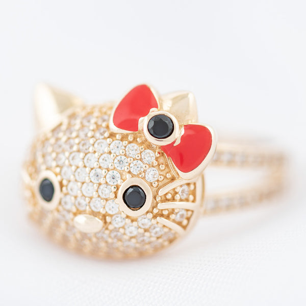 Anillo diseño especial motivo gato con circonias en oro amarillo 14 kilates.