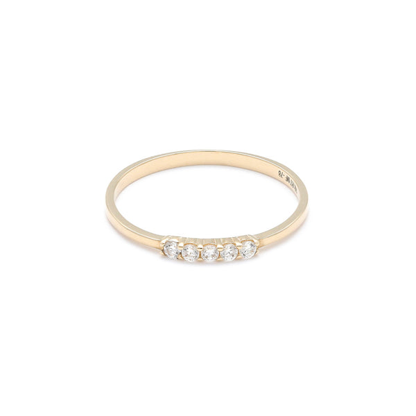 Anillo liso con circonias en oro amarillo 14 kilates.