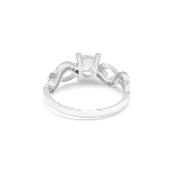 Anillo de compromiso con circonias en oro blanco 14 kilates.