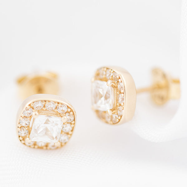 Aretes diseño especial con circonias en oro amarillo 14 kilates.