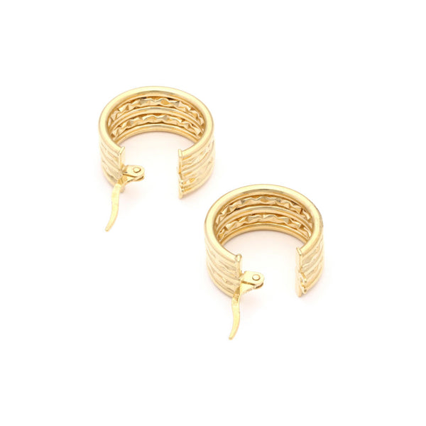 Arracadas facetadas en oro amarillo 14 kilates.