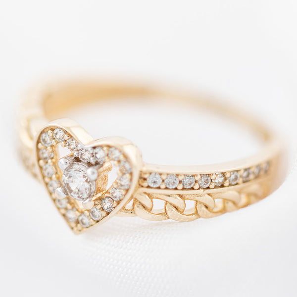 Anillo diseño especial motivo corazón con circonias en oro amarillo 14 kilates.