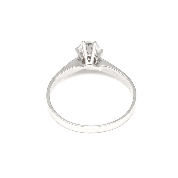 Anillo de compromiso con circonia en oro blanco 14 kilates.