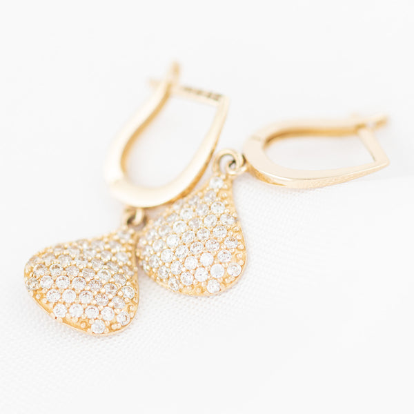 Arracadas articuladas con colgante motivo gota y circonias en oro amarillo 14 kilates.