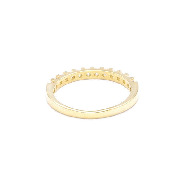 Anillo diseño especial con circonia en oro amarillo 14 kilates.