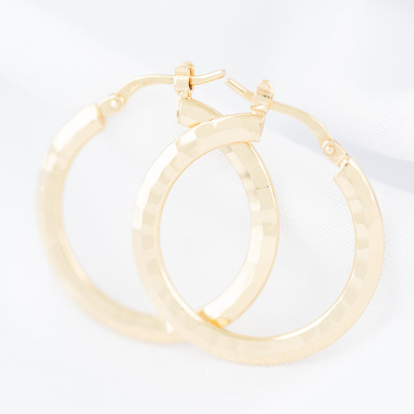 Arracadas diseño especial en oro amarillo 14 kilates.