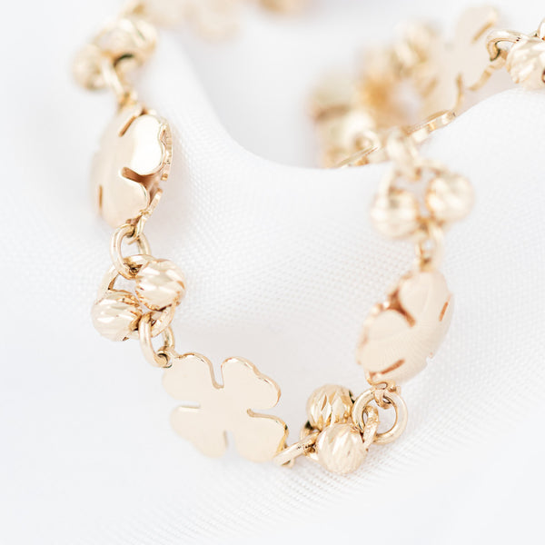 Pulsera eslabón combinado motivo tréboles en oro amarillo 14 kilates.