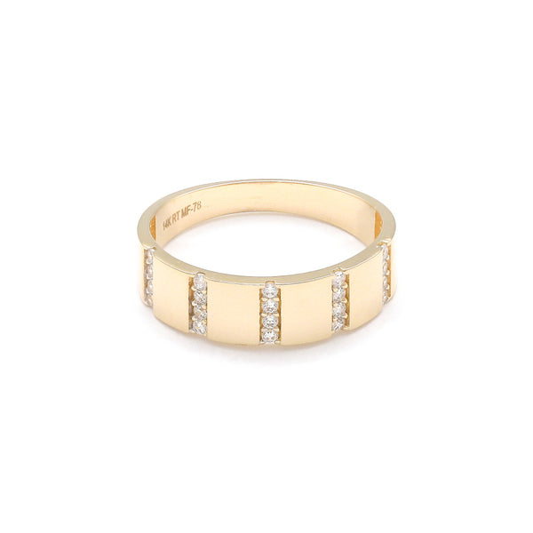 Anillo diseño especial con circonias en oro amarillo 14 kilates.
