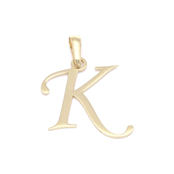 Dije liso motivo letra K en oro amarillo 14 kilates.
