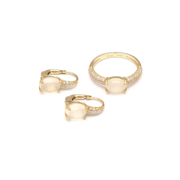 Juego de anillo y aretes hechura especial con sintéticos en oro amarillo 14 kilates.