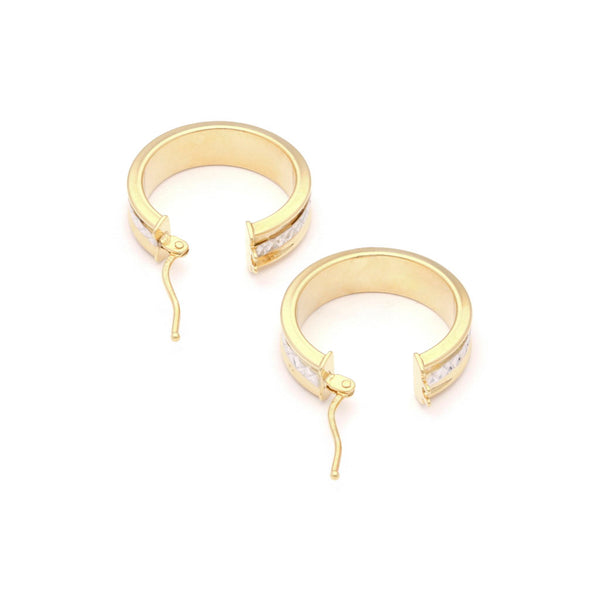 Arracadas labradas en oro amarillo 14 kilates.