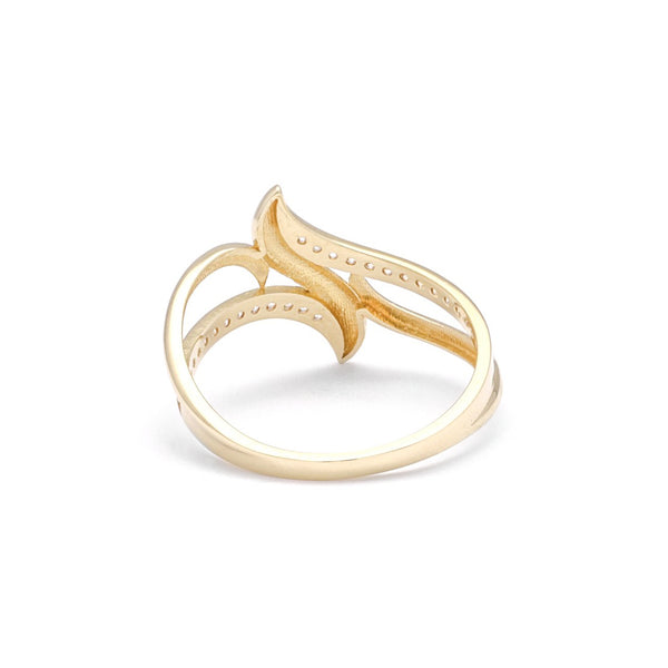 Anillo diseño especial con circonias en oro amarillo 14 kilates.