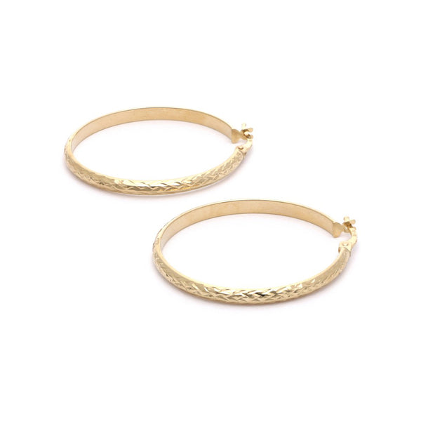 Arracadas troqueladas en oro amarillo 14 kilates.