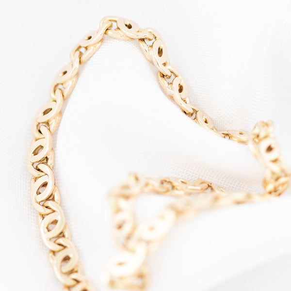 Pulsera eslabón nudo egipcio en oro amarillo 14 kilates.