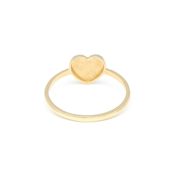 Anillo liso motivo corazón en oro amarillo 14 kilates.