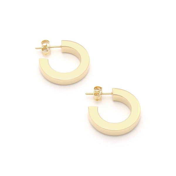 Aretes lisos en oro amarillo 14 kilates.