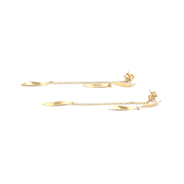 Aretes diseño especial con colgantes en oro amarillo 14 kilates.
