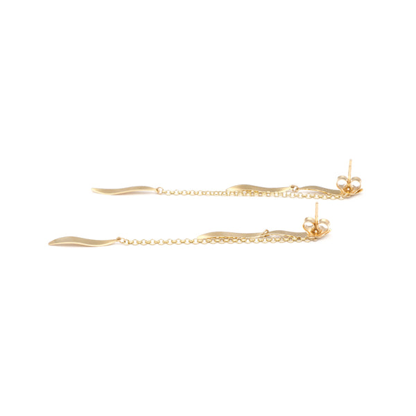 Aretes diseño especial con colgantes en oro amarillo 14 kilates.
