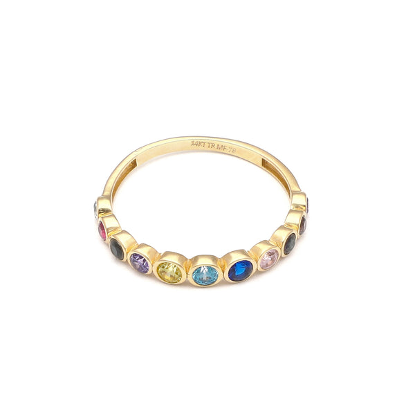 Anillo diseño especial con sinteticos en oro amarillo 14 kilates.