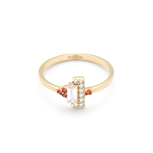 Anillo diseño especial con sintéticos en oro amarillo 14 kilates.