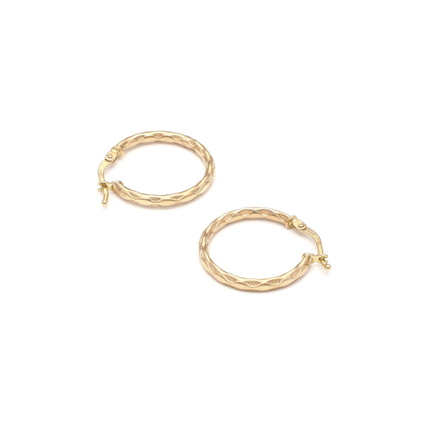 Arracadas huecas en oro amarillo 14 kilates.