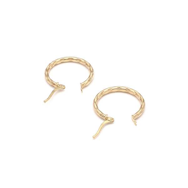 Arracadas huecas en oro amarillo 14 kilates.