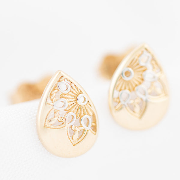Aretes calados motivo gota en oro amarillo 14 kilates.