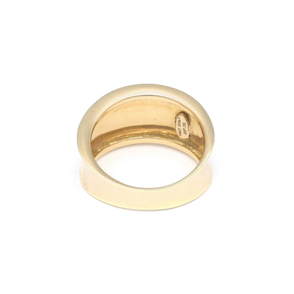 Anillo estriado en oro amarillo 14 kilates.