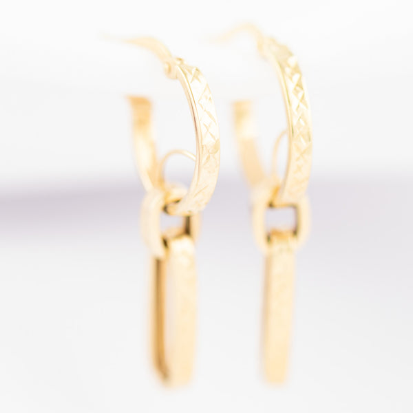Arracadas facetadas con colgantes en oro amarillo 14 kilates.