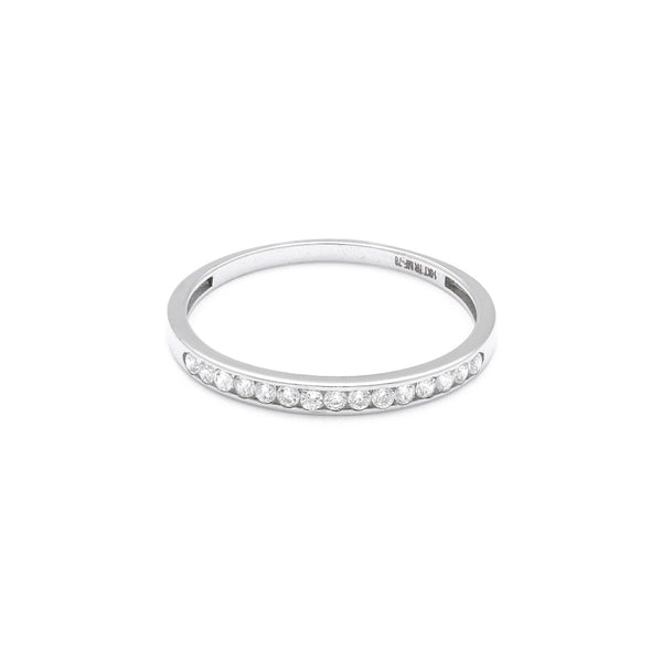 Anillo diseño especial con circonias en oro blanco 14 kilates.