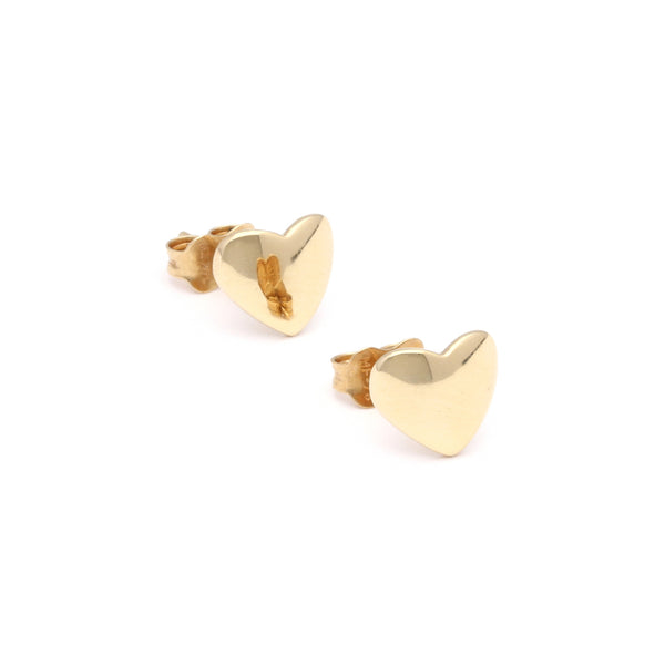 Aretes lisos motivo corazón en oro amarillo 14 kilates.