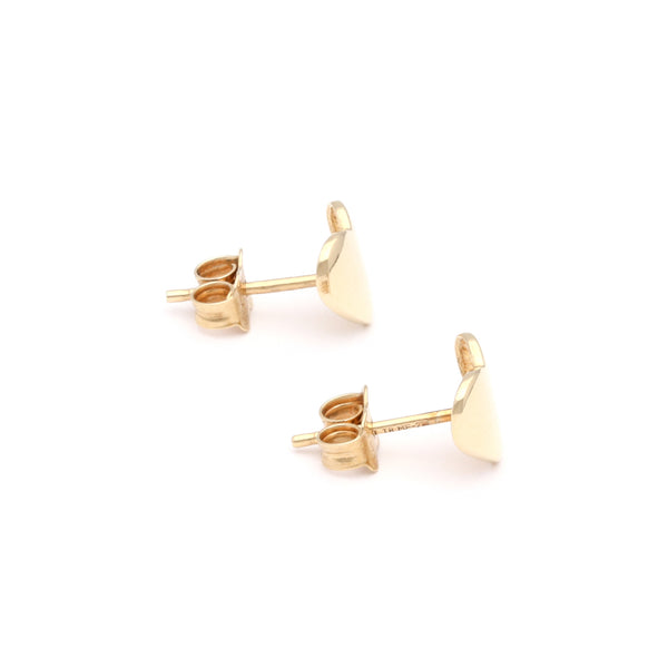 Aretes lisos motivo corazón en oro amarillo 14 kilates.