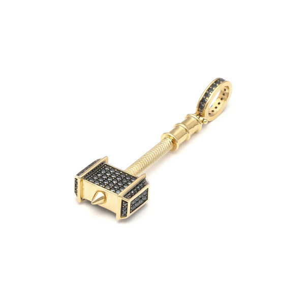 Dije diseño especial con sintéticos motivo martillo en oro amarillo 14 kilates.