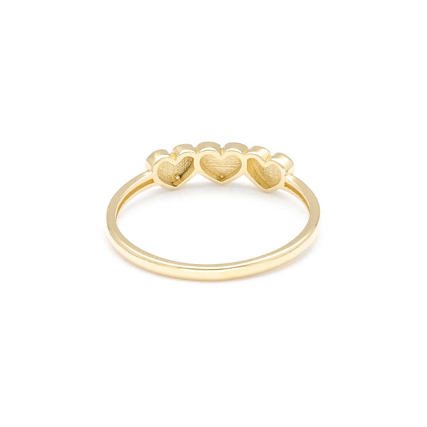 Anillo liso motivo corazones en oro amarillo 14 kilates.