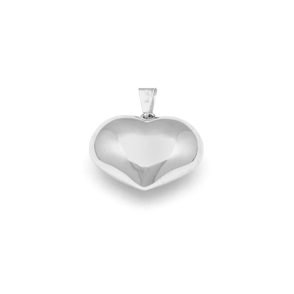 Dije hueco motivo corazón en oro blanco 14 kilates.