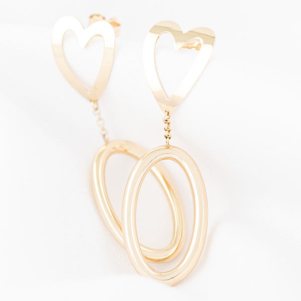 Aretes lisos motivo corazón con colgante en oro amarillo 14 kilates.