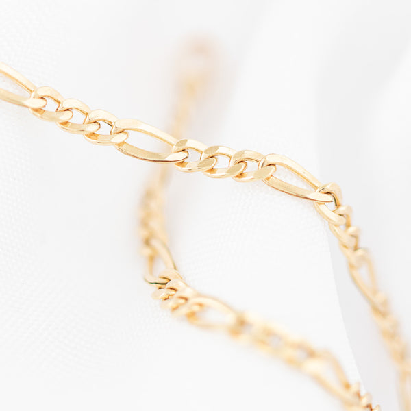 Pulsera de tres eslabones por uno en oro amarillo 14 kilates.