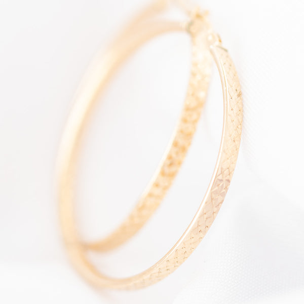 Arracadas facetadas en oro amarillo 14 kilates.