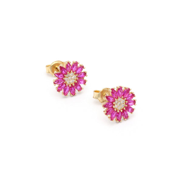 Aretes diseño especial motivo flor con sintéticos en oro amarillo 14 kilates.