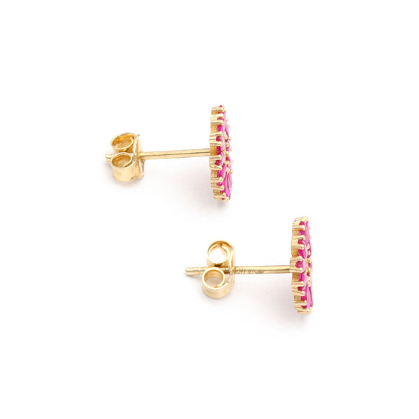 Aretes diseño especial motivo flor con sintéticos en oro amarillo 14 kilates.