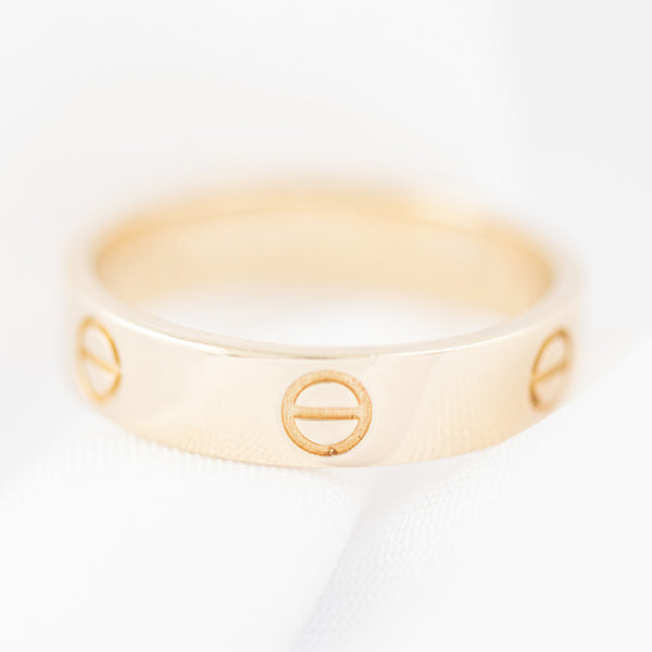 Argolla diseño especial motivo tornillos en oro amarillo 14kilates.